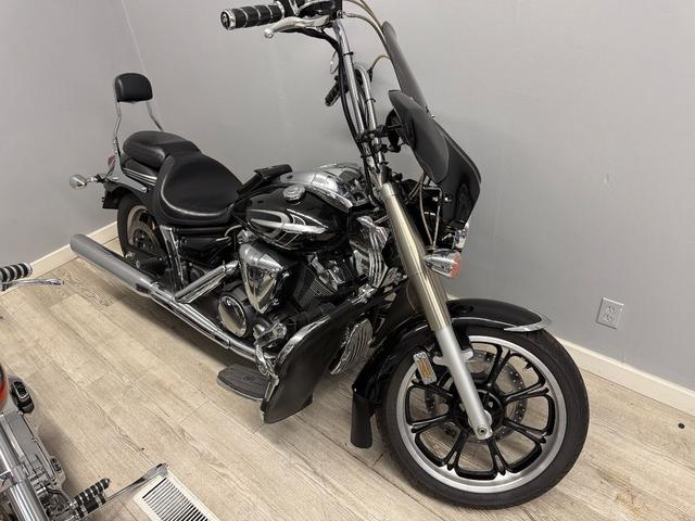 Used 2015 YAMAHA V Star 950 motorcycle for sale in Rockford, MI, photo 2